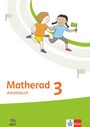 "Mathe­rad 3 Arbeits­buch." Zwei fröhliche Kinder reichen sich die Hand, eines hält eine Flagge. Unten Logo von Klett.