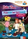 "Bibi & Tina: Picknick bei Vollmond" und "Mit farbigen Silben lesen lernen". Drei Figuren beim Picknick, nächtliche Waldszene.