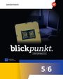 „blickpunkt. INFORMATIK 5/6“ steht auf einem Cover mit einem Computerchip und einem Bildschirm im Hintergrund.