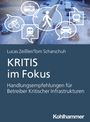 Titel: KRITIS im Fokus. Handlungsempfehlungen für Betreiber Kritischer Infrastrukturen. Symbole: Fußgänger, Zug, Auto.