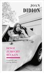 "JOAN DIDION", "DINGE ZURECHT-RÜCKEN", "Gespräche aus vierzig Jahren". Frau sitzt in einem Cabrio, schwarz-weiß.