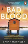 "Unglaublich fesselnd!" Claire Douglas. BAD BLOOD. Du kannst deiner Vergangenheit entkommen, aber nicht deiner Schuld. Sarah Hornsley. Ein orangefarbenes Haus auf Stelzen am Wasser, ein Mensch steht auf der Treppe, Vögel fliegen am Himmel.