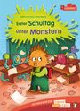 „Erster Schultag unter Monstern“ steht in bunten Buchstaben. Ein ängstliches Tierkind mit Rucksack und Monster in einem Klassenzimmer.