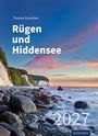 „Thomas Grundner, Rügen und Hiddensee, 2027, Hinstorff“. Küstenlandschaft mit Felsen, Meer und pastellfarbenem Himmel.