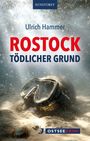 Titel: "Rostock Tödlicher Grund". Autor: Ulrich Hammer. Taucherbrille im sandigen Meeresboden, Lichtstrahlen durch Wasser.