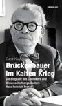 „Brückenbauer im Kalten Krieg“ von Gerd Kley zeigt einen älteren Mann mit Brille und Fliege auf einem Schwarz-Weiß-Foto.