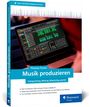 Text: "Musik produzieren", "Songwriting, Mixing, Mastering und KI", "Thomas Foster".  
Laptop mit Musiksoftware, Rheinwerk-Design-Logo.