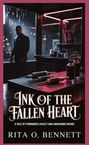 „INK OF THE FALLEN HEART“ – ein düsterer Raum mit roten Neonlichtern, einer tätowierten Atmosphäre und einer unscharfen Gestalt.