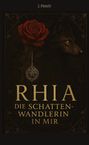 „J. Fenrir. RHIA: DIE SCHATTENWANDLERIN IN MIR“. Oberhalb eine rote Rose, ein Amulett und ein Wolf im Hintergrund.