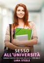 Text: "SESSO ALL'UNIVERSITÀ" und "LARA STEELE". Junge Frau mit Büchern in einem Flur.