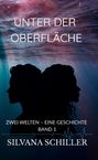 Titel: Unter der Oberfläche. Untertitel: Zwei Welten – Eine Geschichte, Band 1. Autorin: Silvana Schiller. Illustration: Zwei Silhouetten im Profil unter Wasser.
