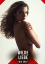 "WILDE LIEBE" und "MIA GRAF" stehen auf rotem Dreieck. Frau mit wallendem Haar, nackt, hält sich selbst.