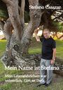 Stefano Csaszar, "Mein Name ist Stefano", "Mein Lebensfahrschein war unleserlich, Gott sei Dank". Mann lehnt an Baum.