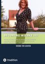 "Becoming Wiebke III" von Wiebke Ter Lichten. Frau in gepunktetem Oberteil auf Terrasse; Hintergrund mit Häusern und Bäumen.