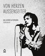"VON HERZEN AUSSENSEITER. DAS KIMME & POPKORN SONGBOOK. Herausgegeben von Nils Mohl." Illustration eines Sängers am Mikrofon.