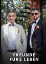 Zwei Männer in eleganten Anzügen stehen nebeneinander. Text: "FREUNDE FÜRS LEBEN".