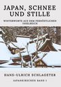 Titel: "Japan, Schnee und Stille". Darunter schneebedeckte traditionelle japanische Dächer und Bäume.
