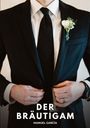 "DER BRÄUTIGAM" und "MANUEL GARCÍA" in Weiß. Ein Mann im Anzug mit Blume am Revers, der sein Jacket zuknöpft.