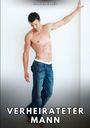 Text: "VERHEIRATETER MANN". Ein sportlicher Mann in Jeans lehnt mit einer Hand an der Wand.