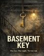 „Basement Key. One key. One night. No way out.“ Ein alter Schlüssel hängt vor einer Holztreppe mit schwachem Licht.