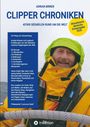 ADRIAN BIRRER  
CLIPPER CHRONIKEN  
45'000 SEEMEILEN RUND UM DIE WELT  

Es zeigt einen lächelnden Mann in gelber Segeljacke.