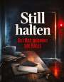 Text: "Still halten. Bei Rot beginnt die Falle." Eine dampfende Tasse, Umschläge und Schlüssel auf einem Tisch.