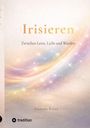 "Irisieren: Zwischen Leere, Licht und Werden - Daniela Evers." Hintergrund: Pastellfarbenes Lichtspiel, sanft und ätherisch.