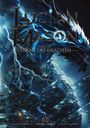 „Lucian Mason und die Träne des Drachen“ steht groß in der Mitte. Hintergrund: Blauer Drache mit Blitzen, Gebäude.