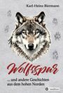 "Wolfsspur" von Karl-Heinz Biermann, Wolfsgesicht über Pfotenabdrücken auf grauem Hintergrund.