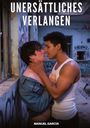 "UNERSÄTTLICHES VERLANGEN" steht oben, "MANUEL GARCÍA" unten. Zwei Personen nah beieinander, Umgebung mit Graffiti.