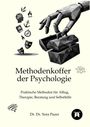 „Methodenkoffer der Psychologie: Praktische Methoden für Alltag, Therapie, Beratung und Selbsthilfe“ Dr. Dr. Sora Pazer. 

Geometrische Hand hält Koffer, Symbole wie Kopf, Anker, Kompass und Masken schweben daneben.