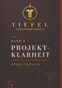 "TIEFEL FÜHRUNGSKLARHEIT BAND 5 PROJEKTKLARHEIT ARBEITSBUCH" in goldener und weißer Schrift auf dunklem Hintergrund.