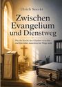 "Ulrich Seeckt - Zwischen Evangelium und Dienstweg. Wie die Kirche den Glauben verwaltet – und ihm dabei manchmal im Wege steht." Eine Kirchenkanzel, Bibel, Kreuz, Aktenordner und Schreibtisch im Licht.