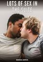 Text: "LOTS OF SEX IN THE SUITE" und "MANUEL GARCÍA". Zwei Personen küssen sich liebevoll.