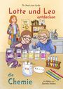 „Lotte und Leo entdecken die Chemie.“ Zwei Kinder experimentieren fröhlich mit farbigen Flüssigkeiten in Bechern.