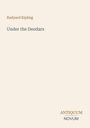 Rudyard Kipling, "Under the Deodars". Darunter ein stilisiertes Logo mit den Worten ANTIQUUM NOVUM auf beigem Hintergrund.