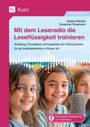 "Mit dem Leseradio die Leseflüssigkeit trainieren"; Kinder mit Kopfhörern, Mikrofon, lächelnd, bunte, fröhliche Atmosphäre.