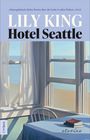 „Atmosphärisch dichte Stories über die Liebe“, LILY KING, Hotel Seattle. Illustration: Sonnenlicht fällt in einen Raum mit Tisch.