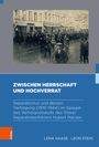 Der Titel lautet: "ZWISCHEN HERRSCHAFT UND HOCHVERRAT". Fotografie eines historischen Straßenzugs.