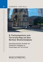 8. Fachsymposium zum Terroranschlag auf dem Berliner Breitscheidplatz. Gebäude mit zerstörtem Turm, sonniger Tag.