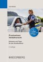 „Praxiswissen Verkehrsrecht: Hinweise und Tipps für den Streifendienst“, 5. Auflage, 2500 Hinweise, Daubner, ein Polizist kontrolliert ein Auto.