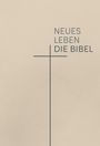 "NEUES LEBEN DIE BIBEL" steht rechts neben einem schlichten Kreuz auf beigem Hintergrund.