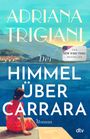 "Der Himmel über Carrara" von Adriana Trigiani, Roman. Illustration mit Frau in rotem Kleid, die auf Wasser blickt.