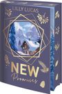 Buchtitel: "NEW Promises" von Lilly Lucas. Illustration eines verschneiten Hauses in den Bergen, umgeben von Tannen.