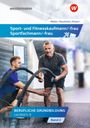 „Sport- und Fitnesskaufmann/-frau“, zwei Männer in einem Fitnessstudio, einer trainiert mit Seilen.