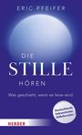 Buchtitel: "Die Stille hören", Autor: "Eric Pfeifer". Blauer Hintergrund, großer heller Kreis, Aufkleber mit "Deutschlands bekanntester Stilleforscher".