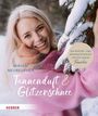 Buchcover: "Miriam Neureuther - Tannenduft & Glitzerschnee". Eine blonde Frau in einem rosa Pullover lächelt im Schnee.