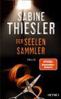 „Sabine Thiesler, Der Seelensammler, Thriller, Spiegel Bestseller-Autorin“ auf schwarzem Hintergrund, Schere mit Haar.