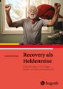 „Recovery als Heldenreise“. Ein älterer Mann mit rotem Umhang und Brille jubelt fröhlich.