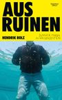 "AUS RUINEN", "HENDRIK BOLZ", "JUNGER MANN IN KRISENZEITEN". Ein Mann unter Wasser in Jeans und Jacke.